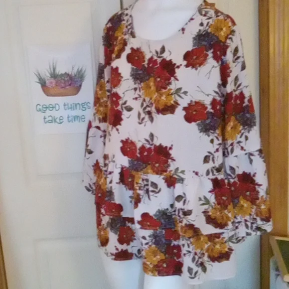 Floral ruffle top - Picture 1 of 4